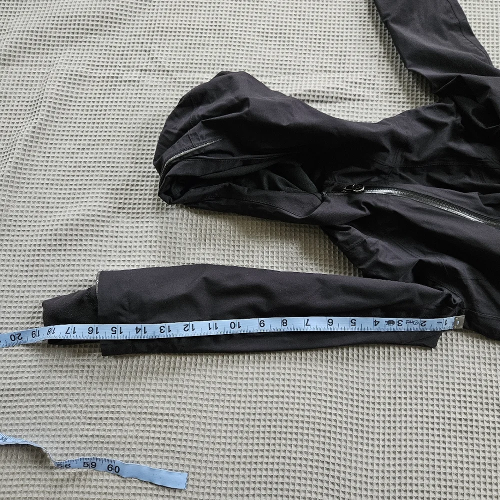 Ivivva Lululemon Girl's Black Raincoat Sz 6 - Picture 9 of 9
